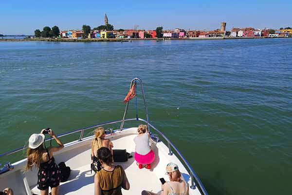 Tour a Burano - Tour in motonave a Burano - Tour in barca a Burano - escursione isola di Burano